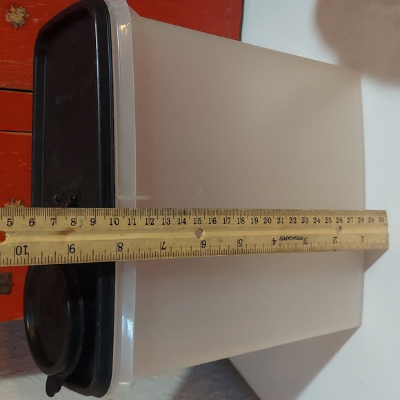 Two Tupperware Ceral Keepers - Picture 4 of 8